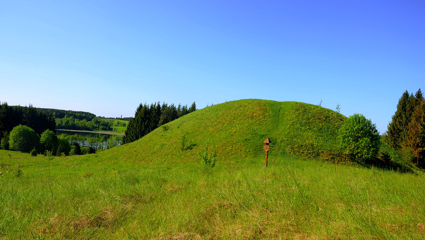 ŽUKLIJŲ PILIAKALNIS (Kas supylė Žuklijų kalną?)